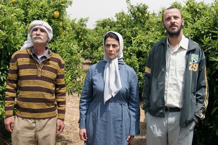 Hiam Abbass, Ali Suliman, and Tarik Kopty in Lemon Tree (2008)