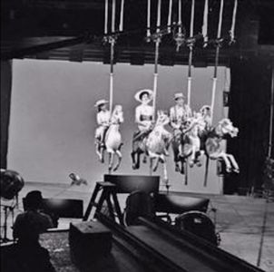 Julie Andrews, Dick Van Dyke, Karen Dotrice, and Matthew Garber in Mary Poppins (1964)