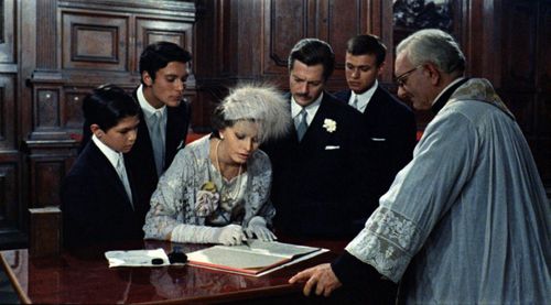 Sophia Loren, Marcello Mastroianni, Generoso Cortini, Vito Moricone, and Gianni Ridolfi in Marriage Italian Style (1964)