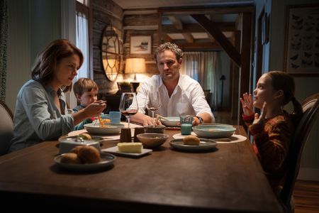 Jason Clarke, Amy Seimetz, Jeté Laurence, and Hugo Lavoie in Pet Sematary (2019)