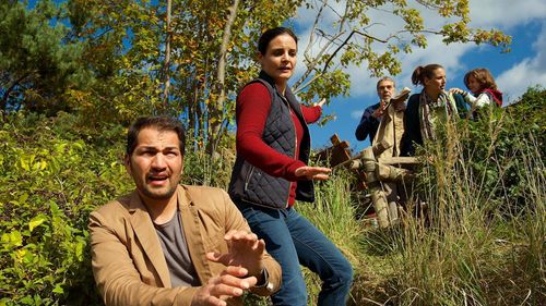 Bülent Sharif, Elisabeth Lanz, Gunter Schoß, and Elena Uhlig in Zoo Doctor: My Mom the Vet (2006)