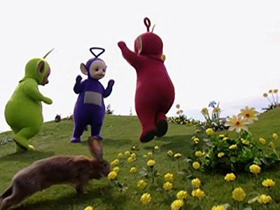 Pui Fan Lee, Mark Heenehan, Simon Shelton, John Simmit, and Dave Thompson in Teletubbies (1997)