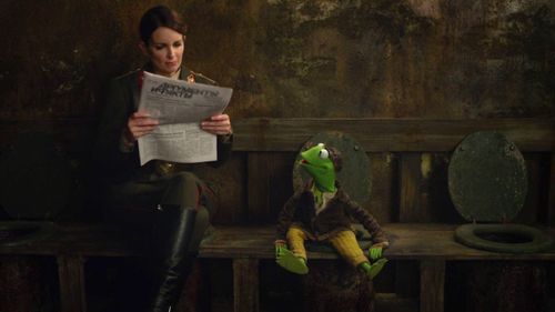 Tina Fey and Kermit the Frog in Muppets Most Wanted (2014)