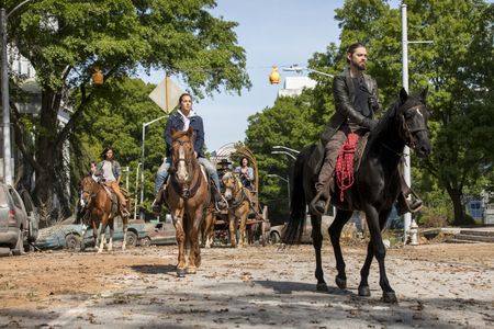 Seth Gilliam, Alanna Masterson, Pollyanna McIntosh, Tom Payne, Gustavo Gomez, and AJ Achinger in The Walking Dead (2010)