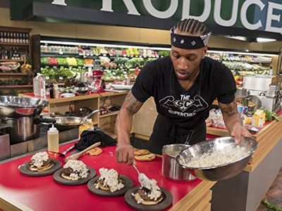 Darnell Ferguson in Guy's Grocery Games: Bigger Better Burgers (2018)