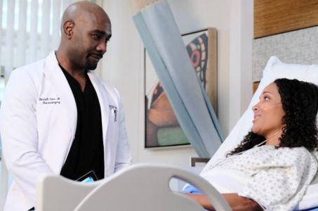 Morris Chestnut, Aisha Kabia - The Resident, Ep. Burn it All Down