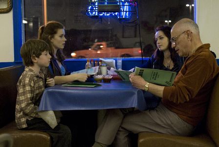 Alan Arkin, Amy Adams, Emily Blunt, and Jason Spevack in Sunshine Cleaning (2008)