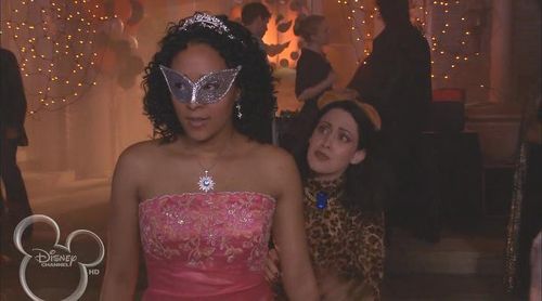 Tamera Mowry-Housley and Jackie Rosenbaum in Twitches (2005)