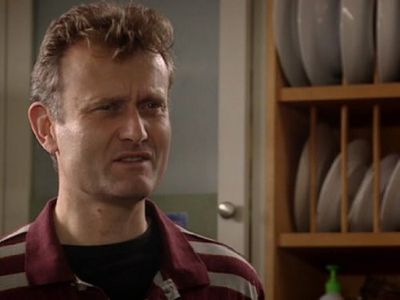 Hugh Dennis in Outnumbered (2007)