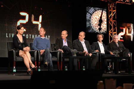 Kiefer Sutherland, Manny Coto, Howard Gordon, Evan Katz, Mary Lynn Rajskub, and Brian Glazer in 24: Live Another Day (20