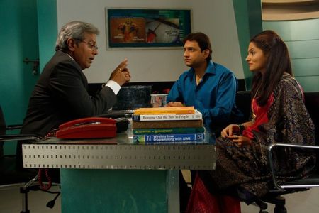 Prasad Oak, Nisha Parulekar, and Satish Pulekar in Aamhi Chamakate Taare (2012)