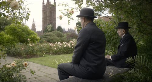 Stephen Dillane and Ronald Pickup in Darkest Hour (2017)