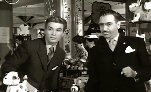 Alfredo Alcón and Osvaldo Terranova in La pícara soñadora (1956)