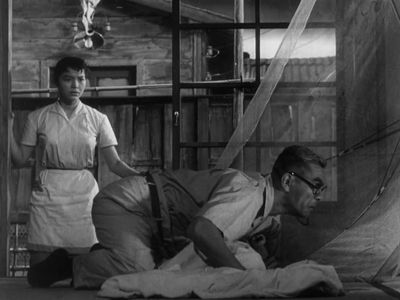 Toshirô Mifune and Akemi Negishi in I Live in Fear (1955)