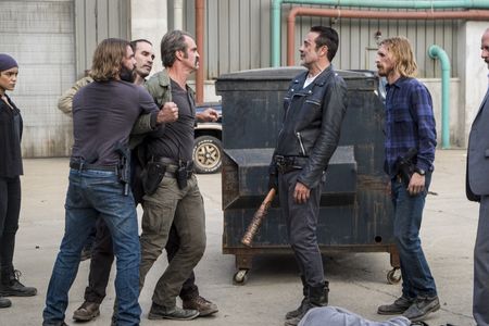 Xander Berkeley, Jeffrey Dean Morgan, Matt Mangum, Steven Ogg, and Elizabeth Faith Ludlow in The Walking Dead (2010)