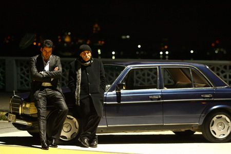 Tuncel Kurtiz and Kenan Imirzalioglu in Ezel (2009)