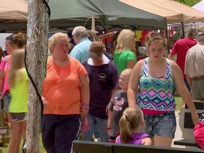 Alana Thompson and June Shannon in Here Comes Honey Boo Boo (2012)