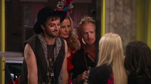 Jennifer Coolidge, Darren Darnborough, and Eric Tiede in 2 Broke Girls (2011)