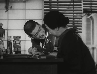 Masao Hayama and Ayako Katsuragi in The Brothers and Sisters of the Toda Family (1941)