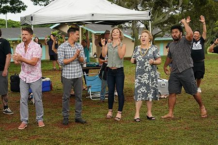 Still of Jay Hernandez, Amy Hill, Zachary Knighton, Perdita Weeks and Sam Puefua in Sudden Death and Magnum P.I.