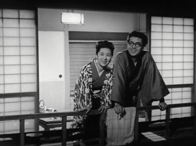 Yûji Hori and Kinuyo Tanaka in Ginza Cosmetics (1951)