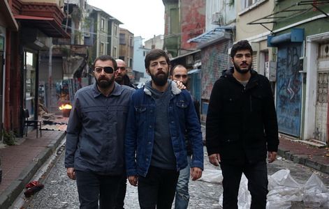 Ertugrul Aytaç Usun, Cem Uslu, Halil Tekes, Volkan Kiran, and Sinan Yoslun in Çukur (2016)