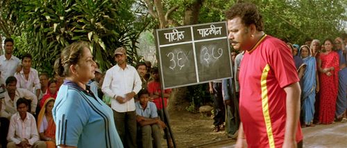 Nagesh Bhonsle and Nirmiti Sawant in Chal Dhar Pakad (2010)