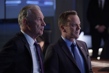 Kiefer Sutherland and Geoff Pierson in Designated Survivor (2016)