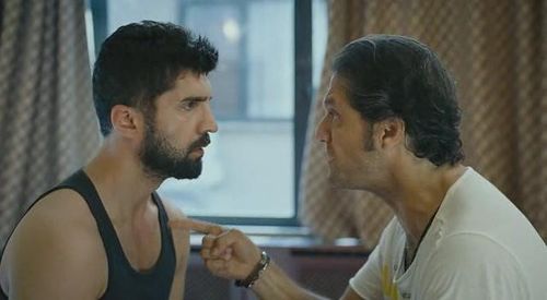 Özcan Deniz and Ragip Savas in Ya Sonra (2011)