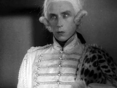 Erast Garin in The Czar Wants to Sleep (1934)