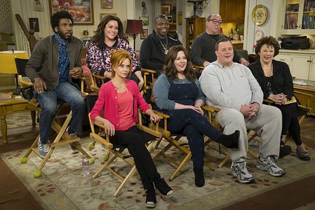 Swoosie Kurtz, Melissa McCarthy, Louis Mustillo, Rondi Reed, Reno Wilson, Billy Gardell, Katy Mixon, and Nyambi Nyambi i