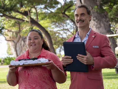 Murray Bartlett and Jolene Purdy in The White Lotus (2021)