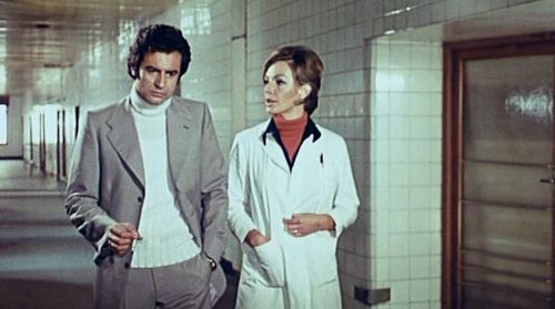 Víctor Barrera and Maria Perschy in El jorobado de la Morgue (1973)