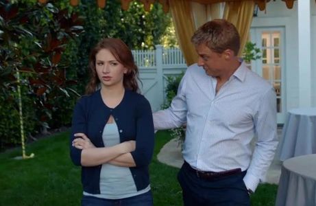 Still of Courtney Merritt and Alan Tudyk on Suburgatory