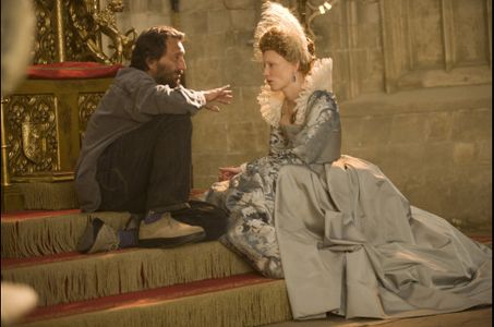 Cate Blanchett and Shekhar Kapur in Elizabeth: The Golden Age (2007)