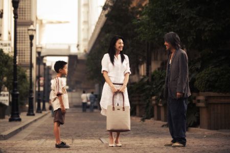 Stephen Chow, Yuqi Zhang, and Jiao Xu in CJ7 (2008)