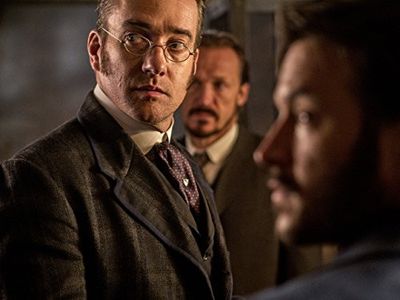 Jerome Flynn, Matthew Macfadyen, and Adam Rothenberg in Ripper Street (2012)