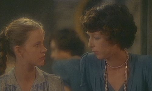 Laure Dechasnel and Anja Schüte in Tender Cousins (1980)