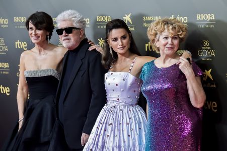 Pedro Almodóvar, Penélope Cruz, Esther García, and Aitana Sánchez-Gijón at an event for 36 premios Goya (2022)