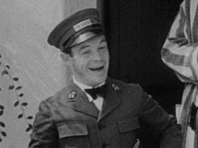 Bob Callahan in Helpmates (1932)