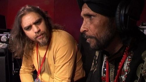 Rohail Hyatt and Sain Zahoor in The Journey Within (2015)