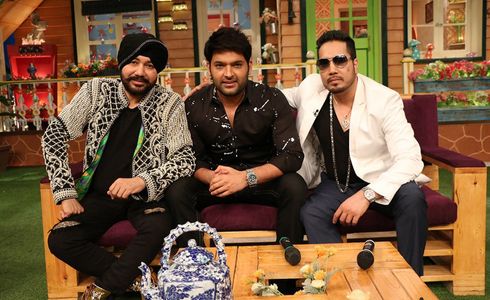 Daler Mehndi, Mika Singh, and Kapil Sharma in The Kapil Sharma Show (2016)