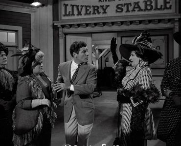 Hermione Gingold, Peggy Mondo, Robert Preston, and Sara Seegar in The Music Man (1962)