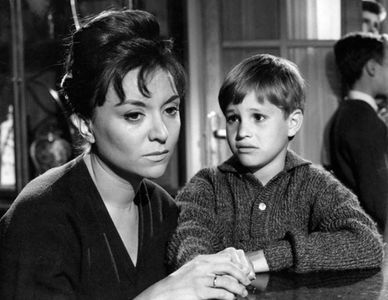 Amparo Soler Leal and Pedro Mari Sánchez in La gran familia (1962)