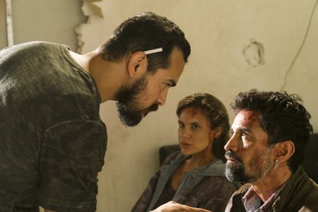 Alfredo Herrera, Alejandro Edda, and Denitza García in Fear the Walking Dead (2015)