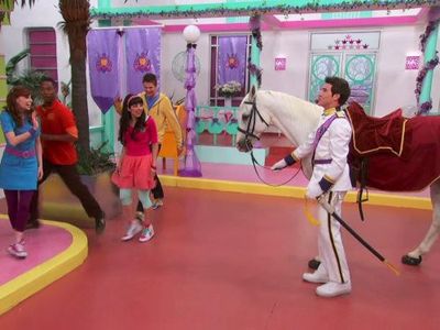 Thomas Hobson, Ben Bledsoe, Tara Perry, Yvette Gonzalez-Nacer, and Jon Beavers in The Fresh Beat Band (2009)