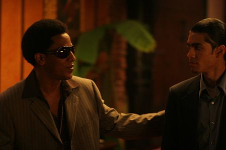 Rick Gonzalez and Tego Calderon in Illegal Tender (2007)