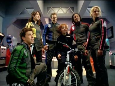 Matt Sadowski, Aly Purrott-Armstrong, Brandon Jay McLaren, Monica May, and Chris Violette in Power Rangers S.P.D. (2005)