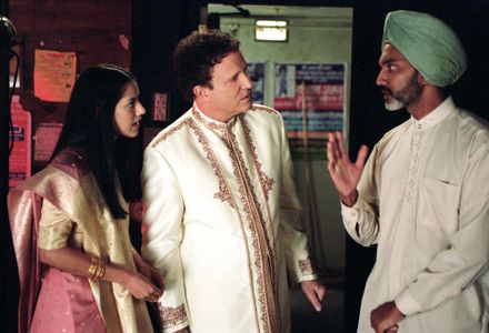 Albert Brooks, Sheetal Sheth, and Duncan Bravo in Looking for Comedy in the Muslim World (2005)