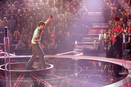 Aron Ralston in Minute to Win It (2010)